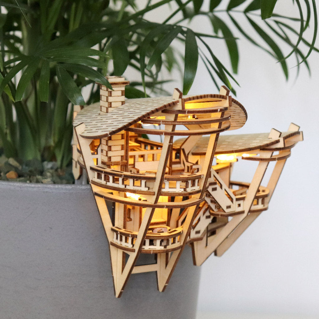 Tiny Treehouses – Horizons Edge DIY Model Kit with LED Lights