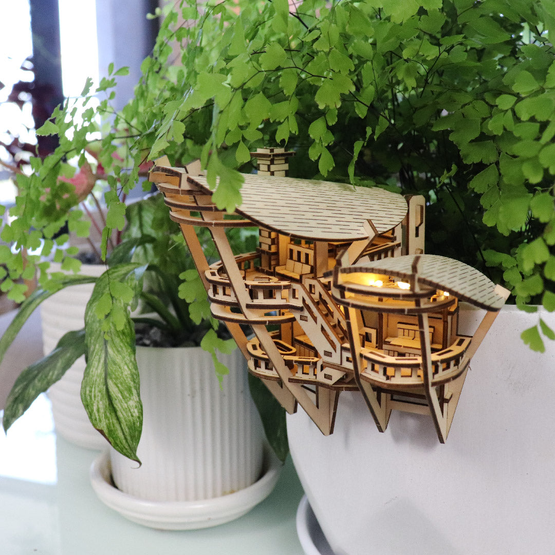 Tiny Treehouses – Horizons Edge DIY Model Kit with LED Lights