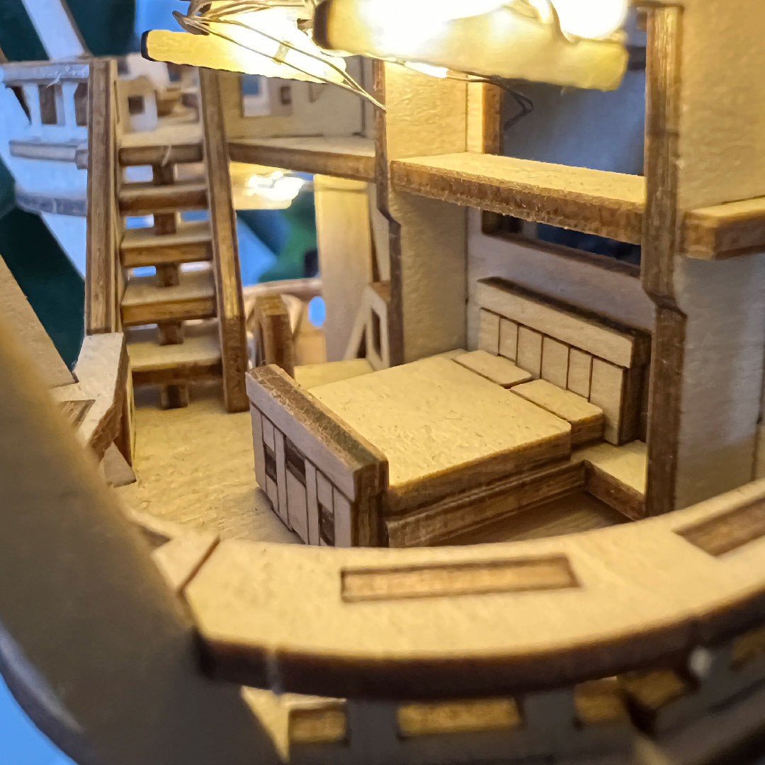 Tiny Treehouses – Horizons Edge DIY Model Kit with LED Lights