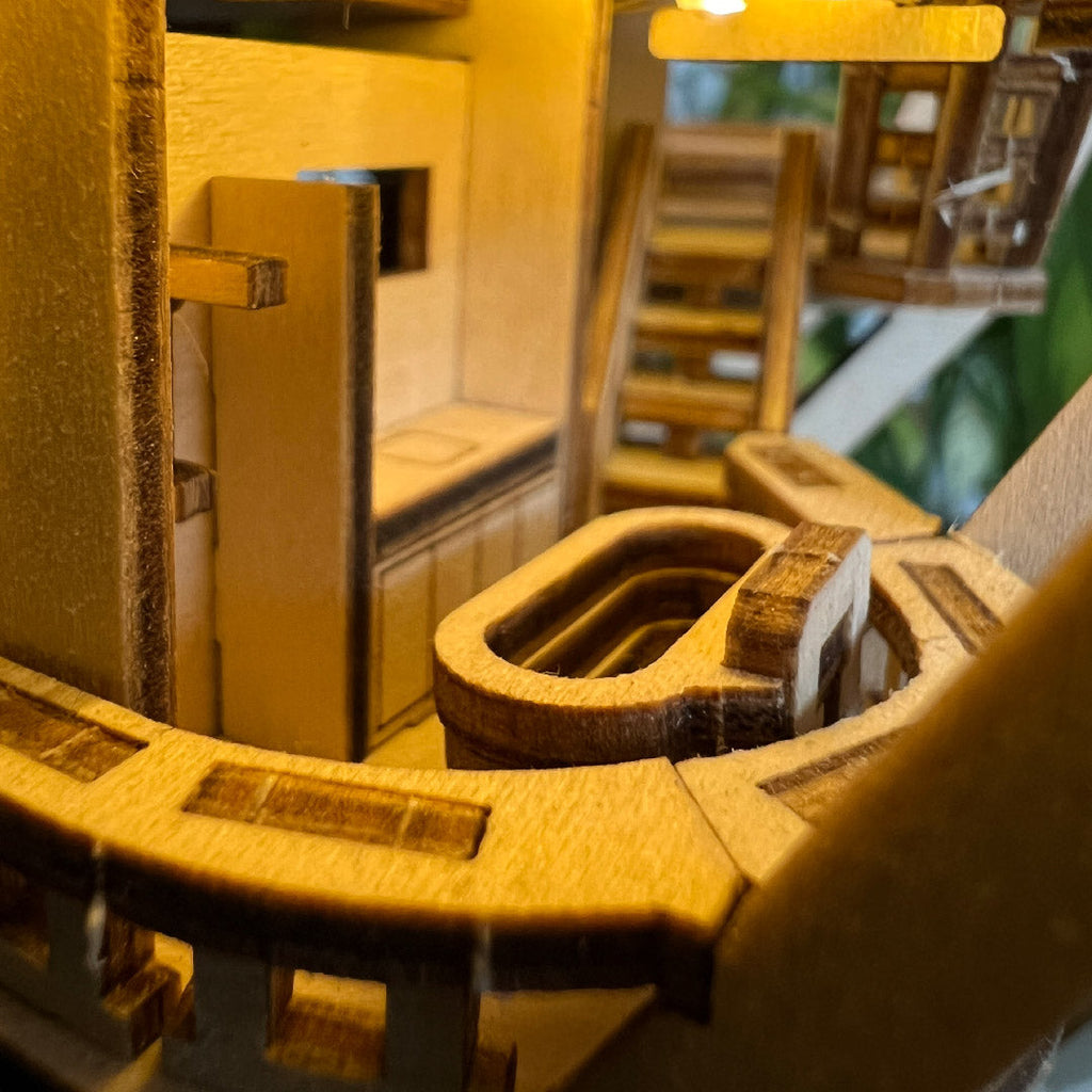 Tiny Treehouses – Horizons Edge DIY Model Kit with LED Lights