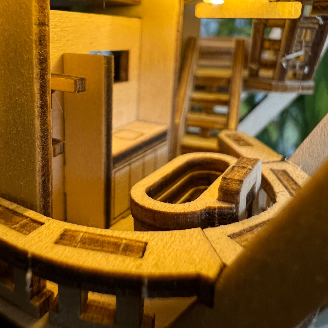 Tiny Treehouses – Horizons Edge DIY Model Kit with LED Lights