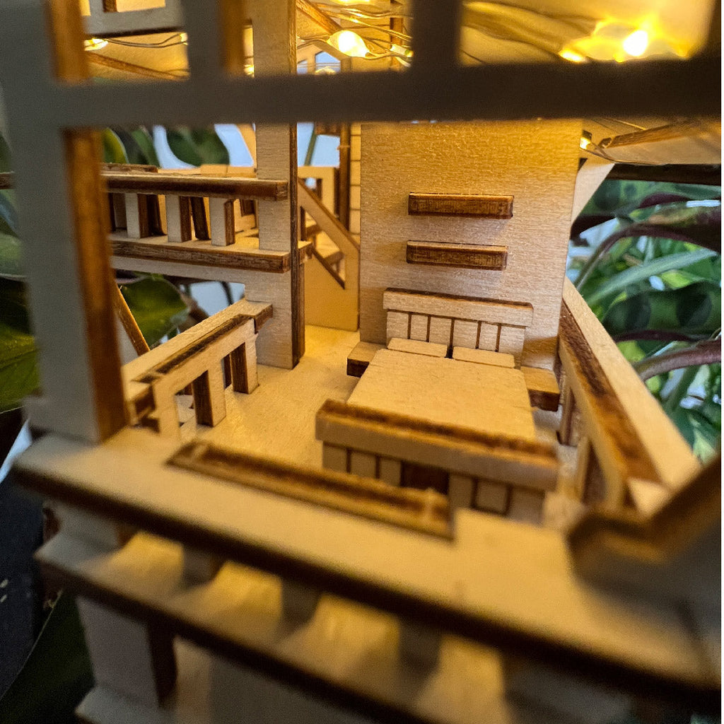 Tiny Treehouses – Tropical Lookout DIY Model Kit with LED Lights