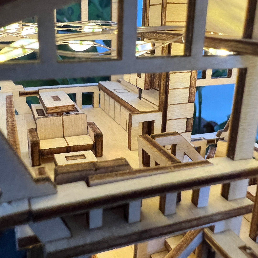 Tiny Treehouses – Tropical Lookout DIY Model Kit with LED Lights