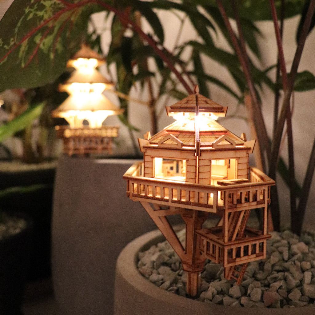 Tiny Treehouses – Woodland Outpost DIY Model Kit with LED Lights