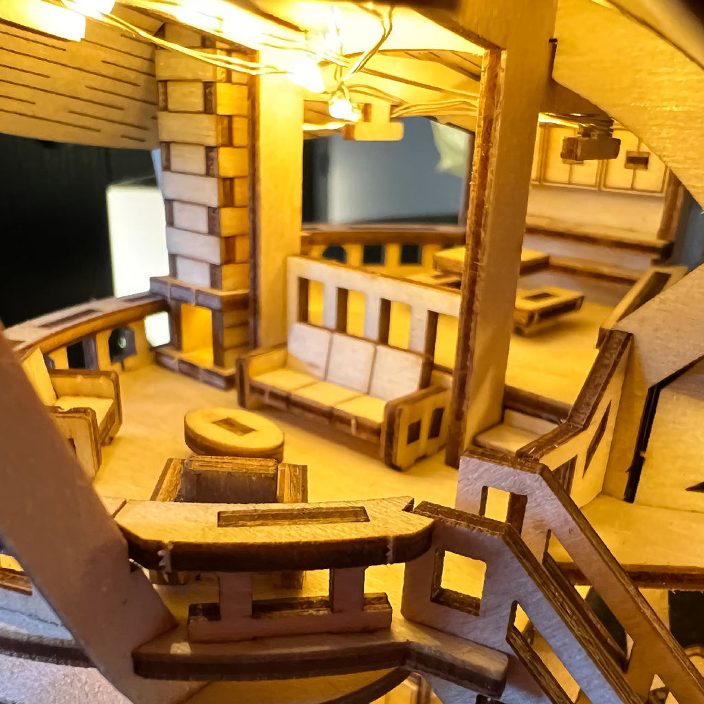 Tiny Treehouses – Horizons Edge DIY Model Kit with LED Lights