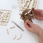 Tiny Treehouses – Horizons Edge DIY Model Kit with LED Lights