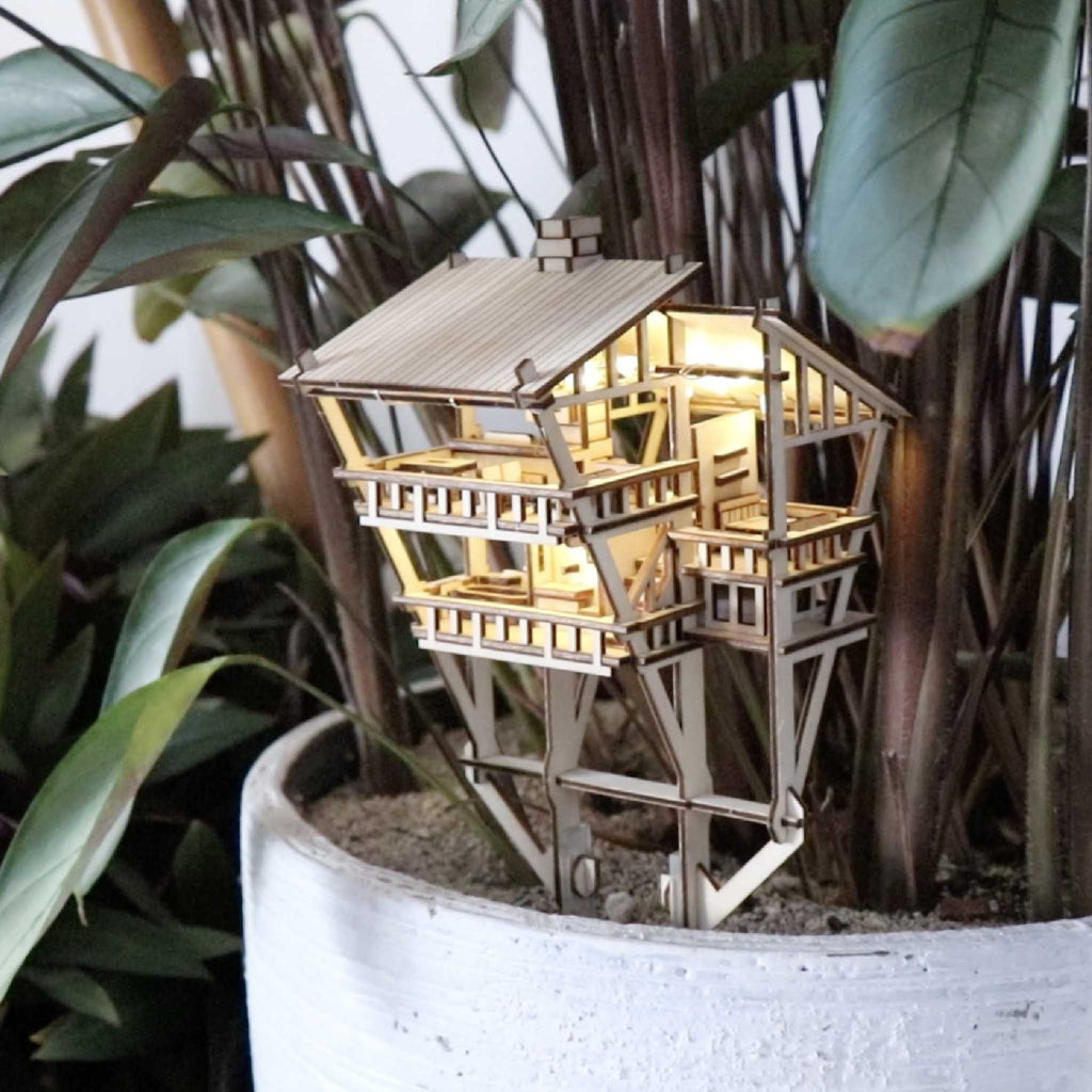 Tiny Treehouses – Tropical Lookout DIY Model Kit with LED Lights