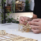 Tiny Treehouses – Tropical Lookout DIY Model Kit with LED Lights