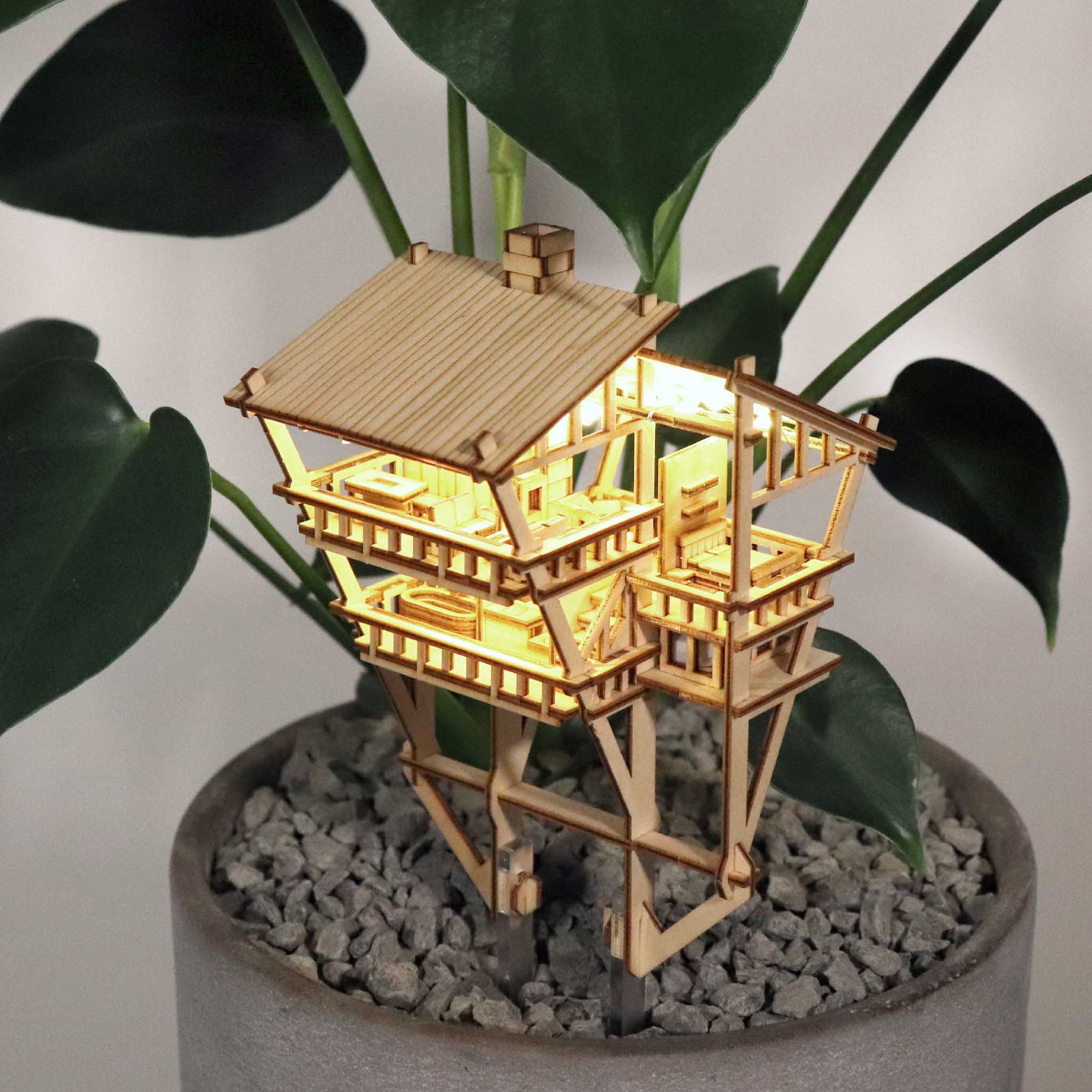 Tiny Treehouses – Tropical Lookout DIY Model Kit with LED Lights
