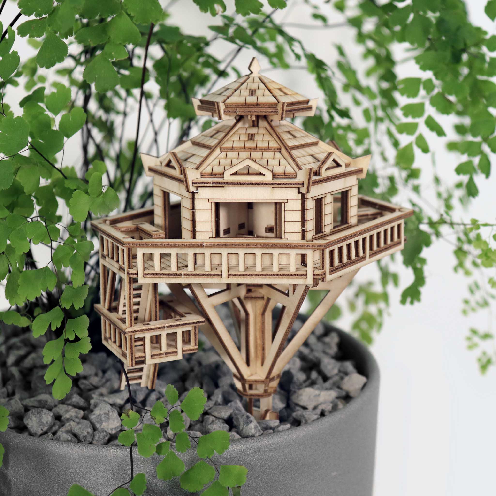 Tiny Treehouses – Woodland Outpost DIY Model Kit with LED Lights