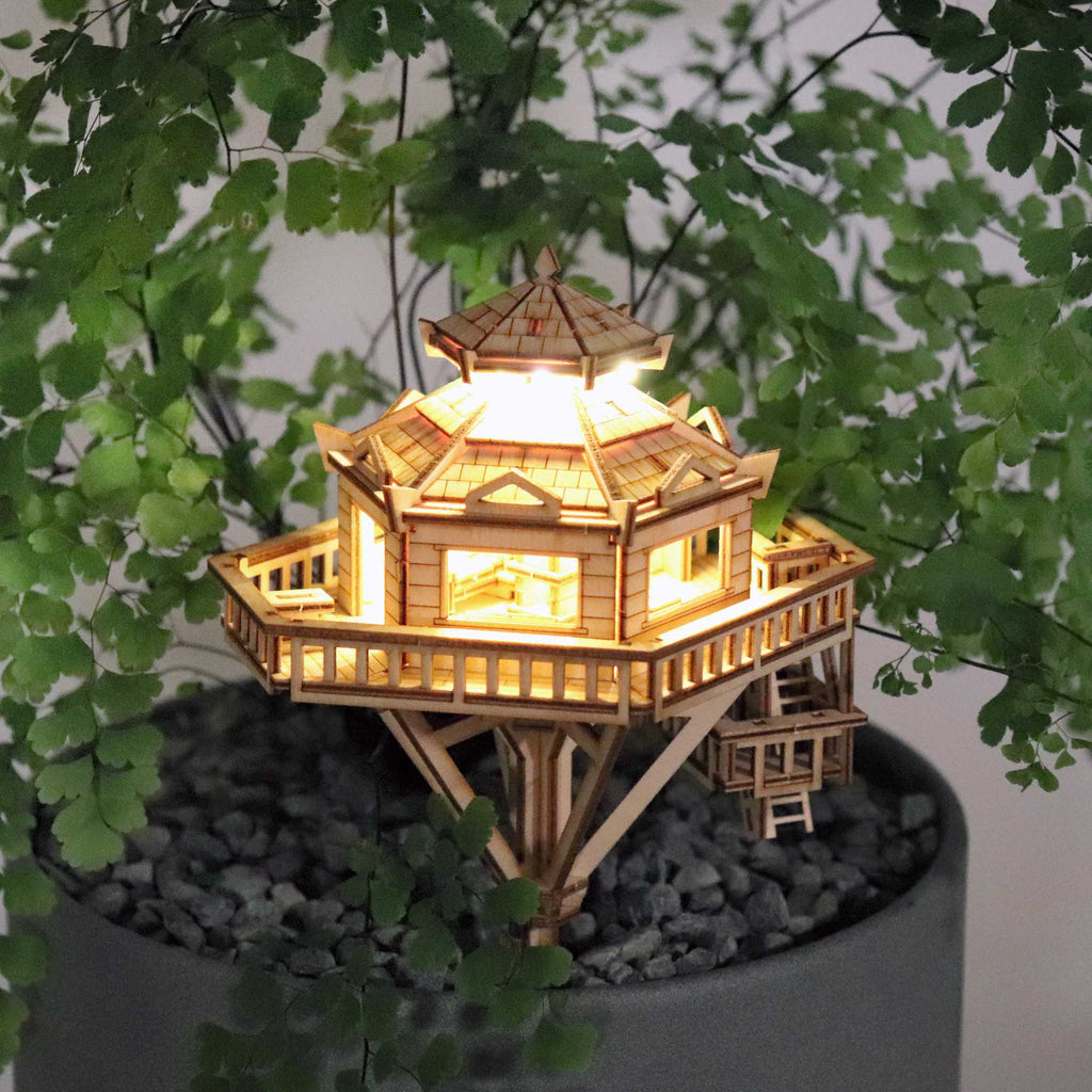 Tiny Treehouses – Woodland Outpost DIY Model Kit with LED Lights