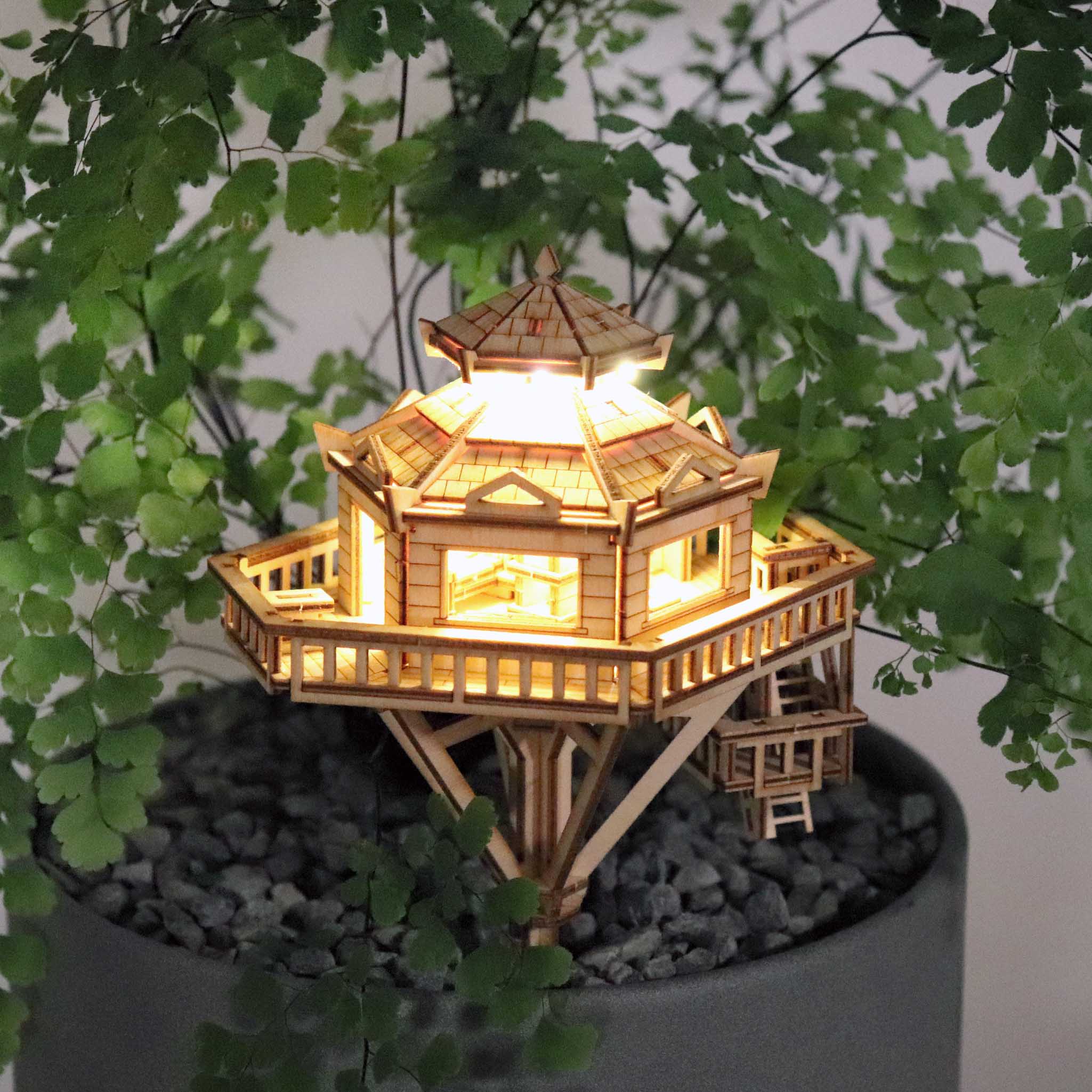 Tiny Treehouses – Woodland Outpost DIY Model Kit with LED Lights